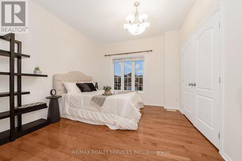 77 Crown Victoria Drive, Brampton, ON - Indoor Photo Showing Bedroom