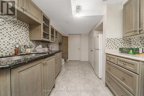 77 Crown Victoria Drive, Brampton, ON - Indoor Photo Showing Kitchen