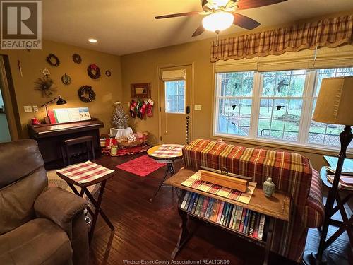 5080 Malden Road, Windsor, ON - Indoor Photo Showing Living Room