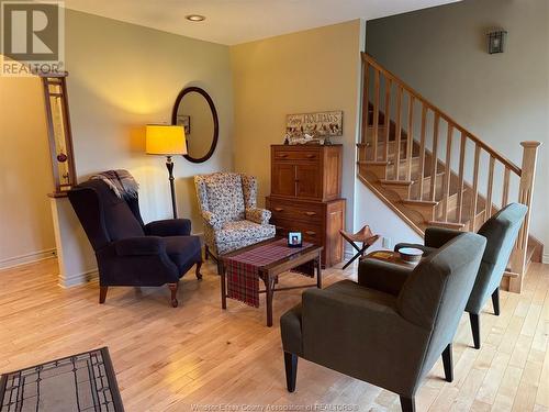 5080 Malden Road, Windsor, ON - Indoor Photo Showing Living Room