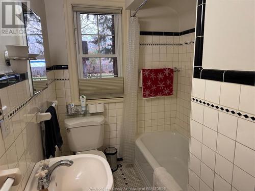 5080 Malden Road, Windsor, ON - Indoor Photo Showing Bathroom