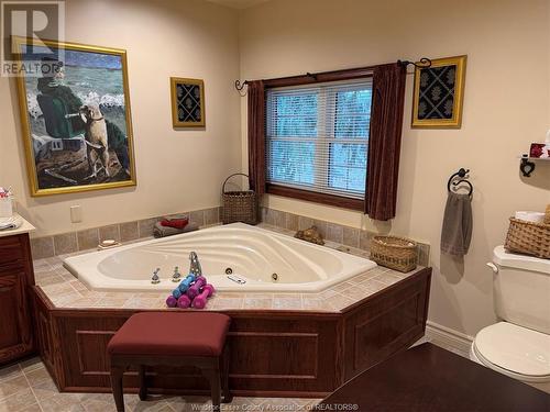 5080 Malden Road, Windsor, ON - Indoor Photo Showing Bathroom