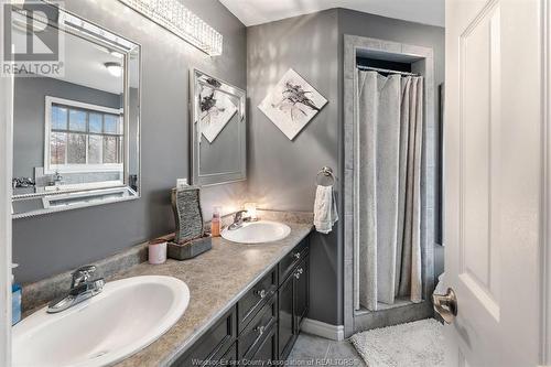 2 Goslin Court, Leamington, ON - Indoor Photo Showing Bathroom