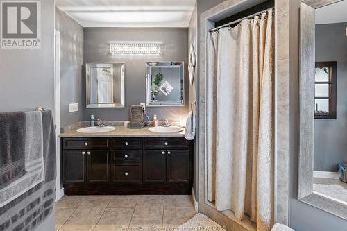 2 Goslin Court, Leamington, ON - Indoor Photo Showing Bathroom