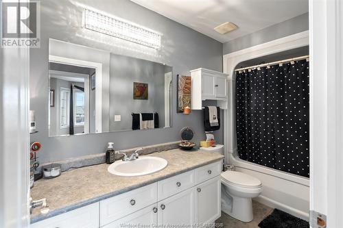 2 Goslin Court, Leamington, ON - Indoor Photo Showing Bathroom