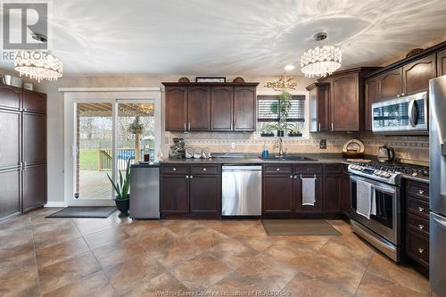 2 Goslin Court, Leamington, ON - Indoor Photo Showing Kitchen