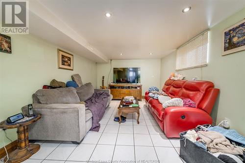 2329 Parent Avenue, Windsor, ON - Indoor Photo Showing Living Room