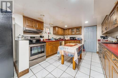 2329 Parent Avenue, Windsor, ON - Indoor Photo Showing Kitchen