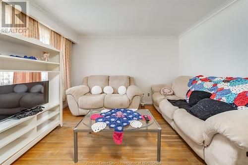 2329 Parent Avenue, Windsor, ON - Indoor Photo Showing Living Room