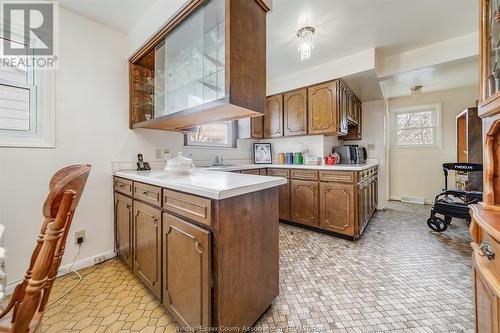 2329 Parent Avenue, Windsor, ON - Indoor Photo Showing Kitchen