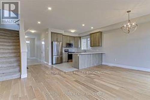 350 Edgevalley Road, London, ON - Indoor Photo Showing Kitchen