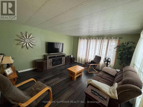 72B - 2244 Heritage Line, Otonabee-South Monaghan, ON - Indoor Photo Showing Living Room