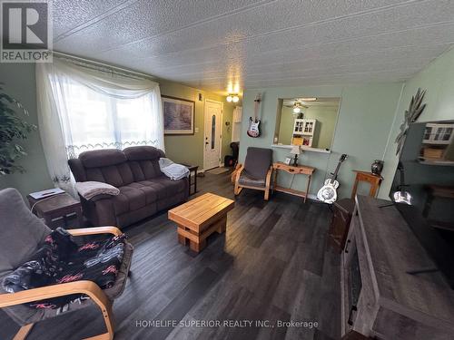 72B - 2244 Heritage Line, Otonabee-South Monaghan, ON - Indoor Photo Showing Living Room