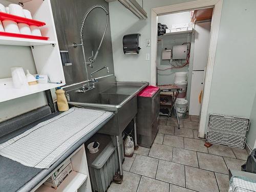 Restaurant - 240 Route 138 E., Forestville, QC - Indoor Photo Showing Laundry Room