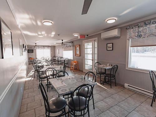 Restaurant - 240 Route 138 E., Forestville, QC - Indoor Photo Showing Dining Room