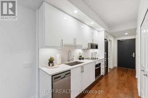 910 - 180 George Street, Ottawa, ON - Indoor Photo Showing Kitchen With Upgraded Kitchen