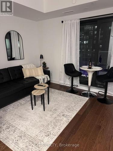 910 - 180 George Street, Ottawa, ON - Indoor Photo Showing Living Room