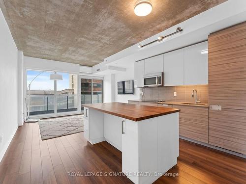 907-210 Simcoe St, Toronto, ON - Indoor Photo Showing Kitchen