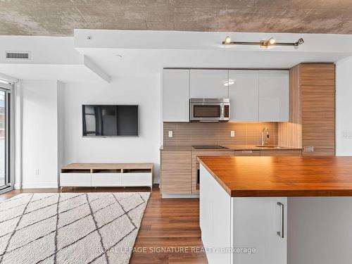 907-210 Simcoe St, Toronto, ON - Indoor Photo Showing Kitchen With Double Sink