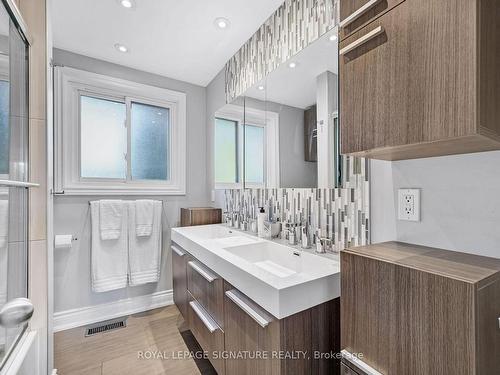 21 Page Ave, Toronto, ON - Indoor Photo Showing Bathroom