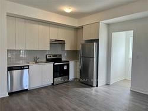 402-1525 Kingston Rd, Pickering, ON - Indoor Photo Showing Kitchen