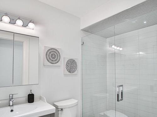 84 Blantyre Ave, Toronto, ON - Indoor Photo Showing Bathroom