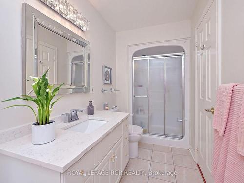 13 Briar Gate Way, New Tecumseth, ON - Indoor Photo Showing Bathroom