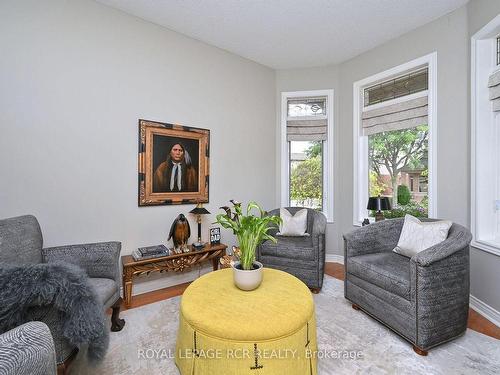 13 Briar Gate Way, New Tecumseth, ON - Indoor Photo Showing Living Room