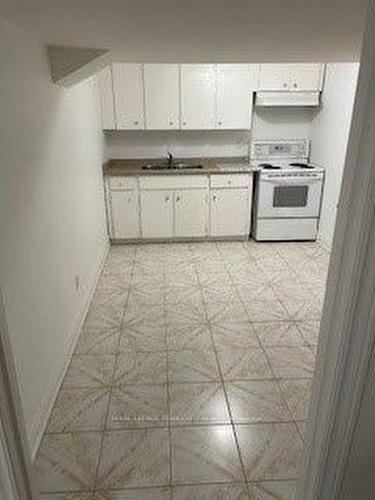 B-51 Windermere Crct, Brampton, ON - Indoor Photo Showing Kitchen