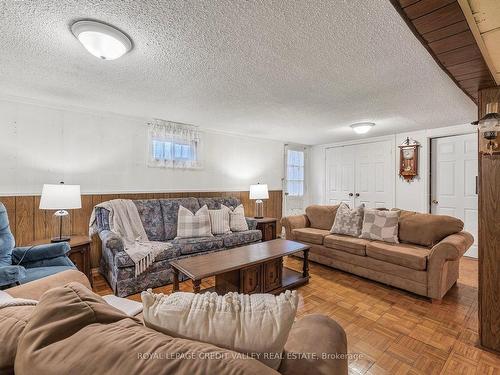 82 Terra Cotta Cres, Brampton, ON - Indoor Photo Showing Living Room