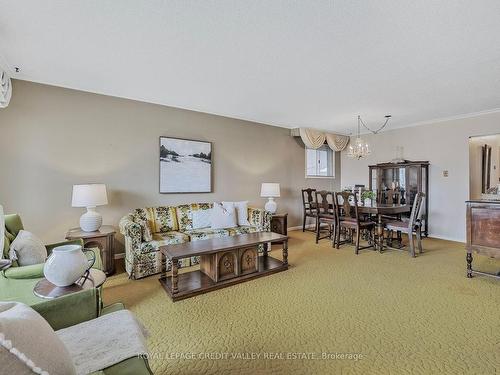 82 Terra Cotta Cres, Brampton, ON - Indoor Photo Showing Living Room