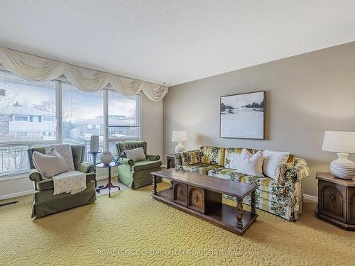 82 Terra Cotta Cres, Brampton, ON - Indoor Photo Showing Living Room