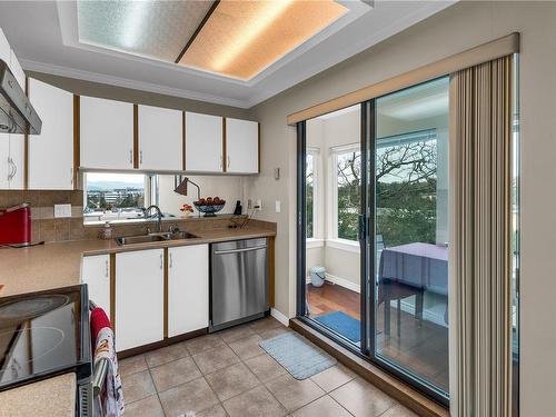 308-3260 Quadra St, Saanich, BC - Indoor Photo Showing Kitchen With Double Sink