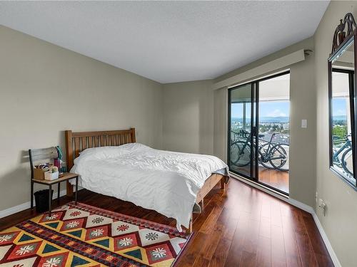 308-3260 Quadra St, Saanich, BC - Indoor Photo Showing Bedroom