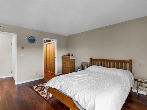 308-3260 Quadra St, Saanich, BC - Indoor Photo Showing Bedroom