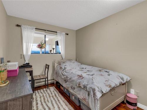 308-3260 Quadra St, Saanich, BC - Indoor Photo Showing Bedroom