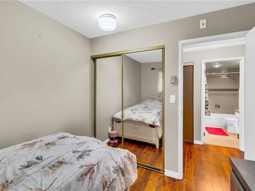 308-3260 Quadra St, Saanich, BC - Indoor Photo Showing Bedroom