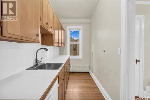 610 2305 Victoria Avenue, Regina, SK - Indoor Photo Showing Kitchen