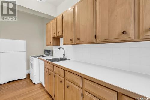 610 2305 Victoria Avenue, Regina, SK - Indoor Photo Showing Kitchen