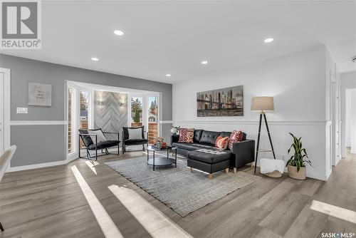 2617 Cumberland Avenue S, Saskatoon, SK - Indoor Photo Showing Living Room