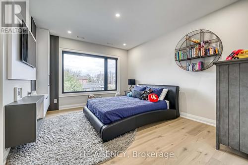 20 Royal Avenue, King, ON - Indoor Photo Showing Bedroom