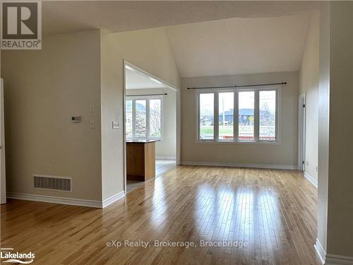 34 Starboard Circle, Wasaga Beach, ON - Indoor Photo Showing Other Room