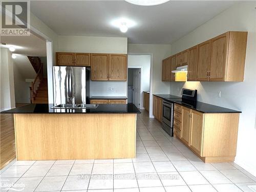 34 Starboard Circle, Wasaga Beach, ON - Indoor Photo Showing Kitchen