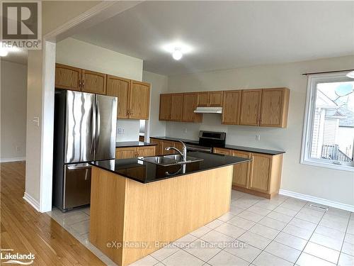 34 Starboard Circle, Wasaga Beach, ON - Indoor Photo Showing Kitchen With Double Sink