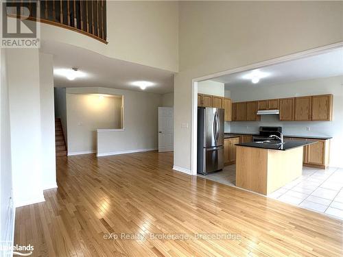 34 Starboard Circle, Wasaga Beach, ON - Indoor Photo Showing Kitchen