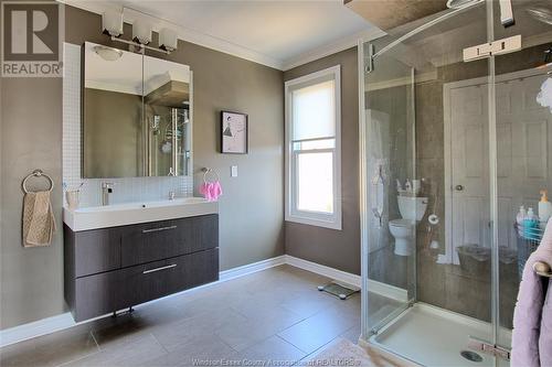 810 Chilver Road, Windsor, ON - Indoor Photo Showing Bathroom