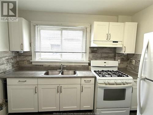 1278 Geroge, Windsor, ON - Indoor Photo Showing Kitchen With Double Sink