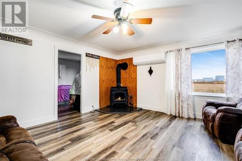 1148 Highway 77, Leamington, ON - Indoor Photo Showing Living Room