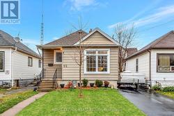 62 HOUGHTON AVENUE N  Hamilton, ON L8H 4L4