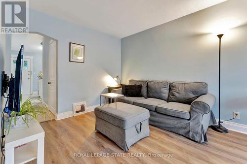 62 Houghton Avenue N, Hamilton, ON - Indoor Photo Showing Living Room